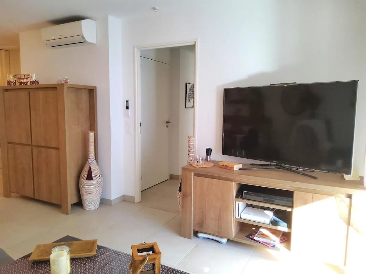 Apartment Seduisant 68M2 - 200 M De La Mer - Centre Saint-Raphael  France